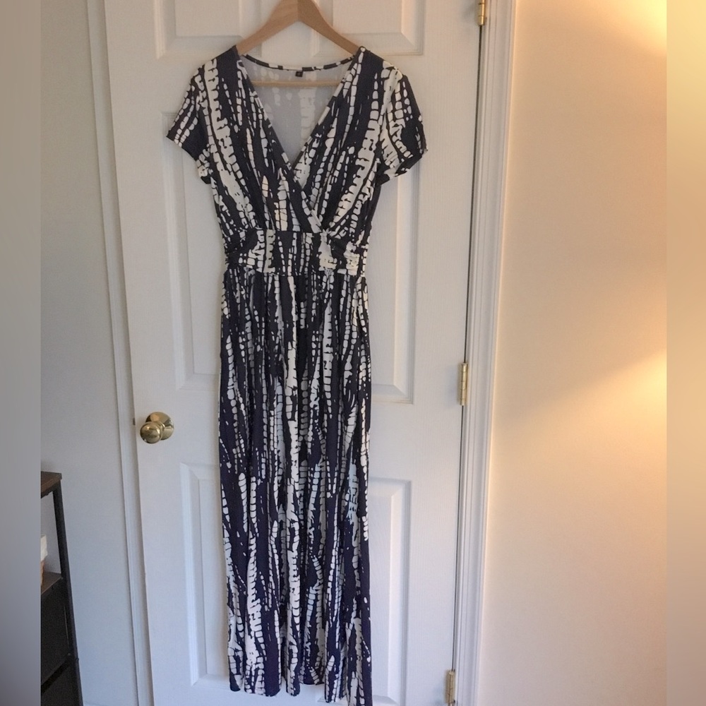 Elegant Navy and White Maxi Dress